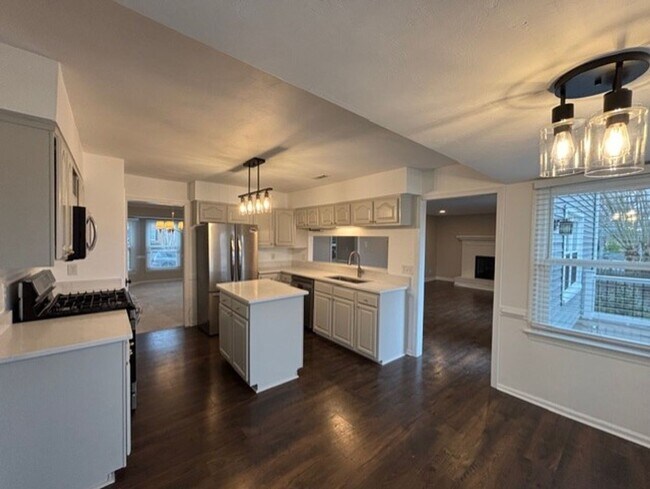 Building Photo - Cypress Point