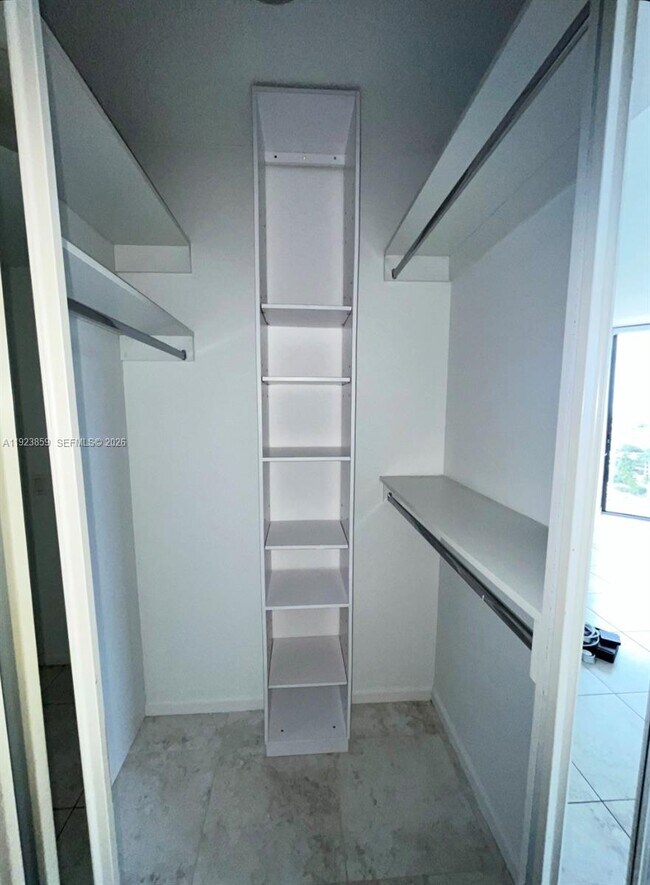 Building Photo - 3610 Yacht Club Dr