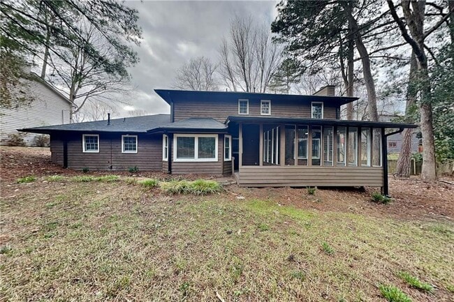 Building Photo - 9880 Lake Forest Way