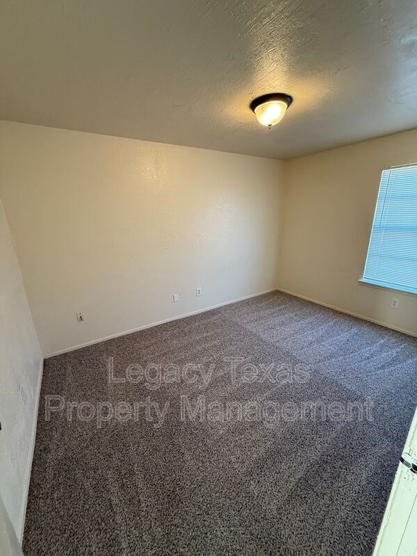 Building Photo - 1713 Short St