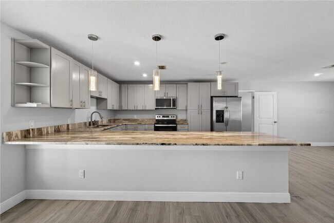 Building Photo - SINGLE FAMILY HOME IN DOWNTOWN KISSIMMEE! 3/2