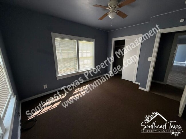 Building Photo - 3255 Charles St