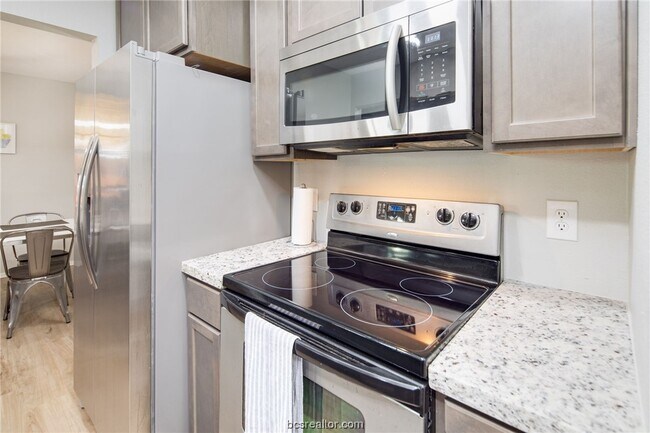 Building Photo - 2501 Longmire Dr