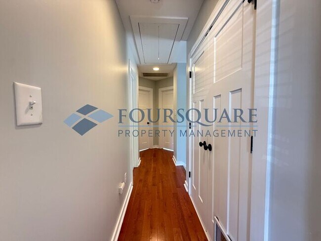 Building Photo - Modern 3-Bed / 2.5-Bath Home with Granite Kitchen, Fenced Yard & Private Balcony – Walkable to Do...