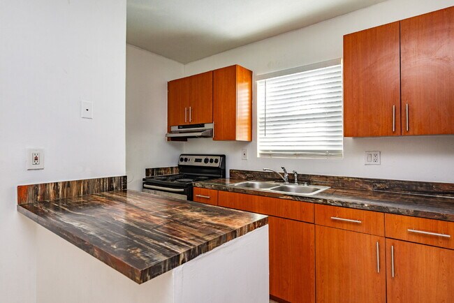 Building Photo - Bright & Modern 1-Bedroom Apartment in Pri...