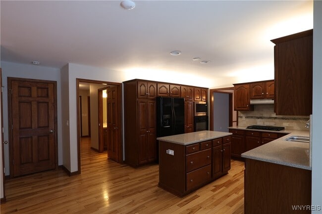 Building Photo - 40 Vassar Dr