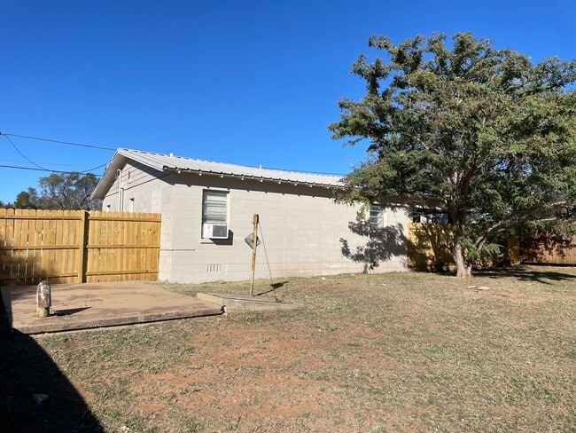 Building Photo - Sun-Kissed Snyder Retreat – Modern Comfort Meets Classic Charm