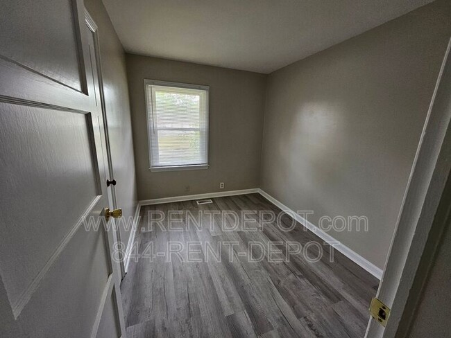 Building Photo - 2821 Taylor Ave