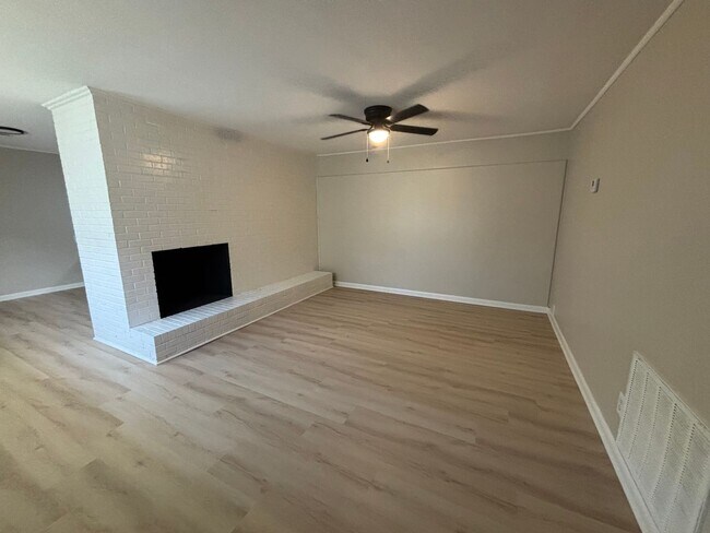 Building Photo - 2608 E Cavett Dr