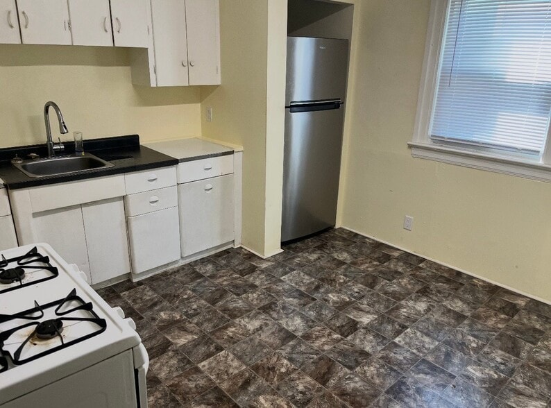 Building Photo - 800 2nd St