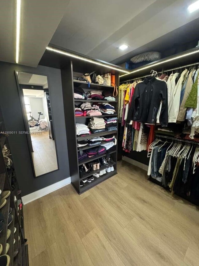 Building Photo - 4000 Towerside Terrace