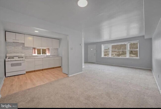 Primary Photo - 2619 Tremont St