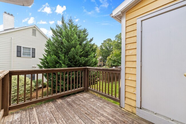 Building Photo - CONVENIENT AND AFFORDABLE