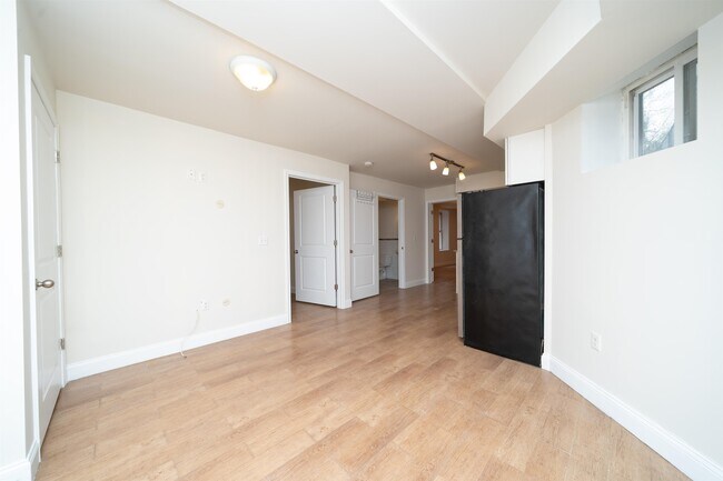 Building Photo - 149 Webster Ave