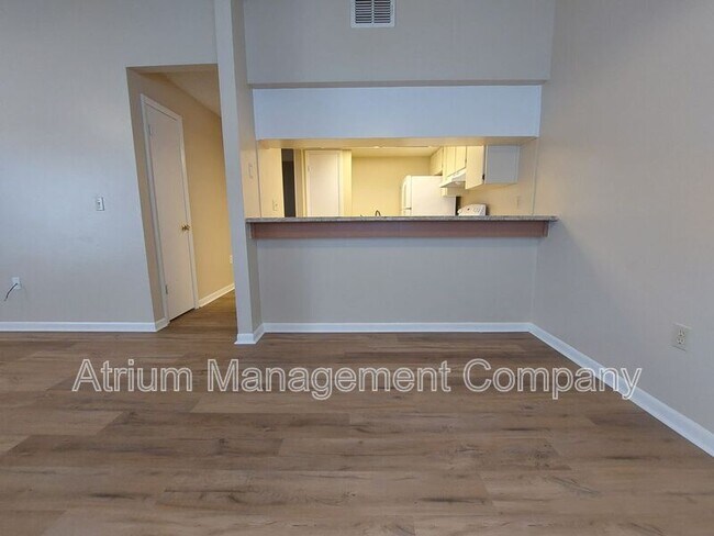 Building Photo - 1906 Crystal Grove Dr