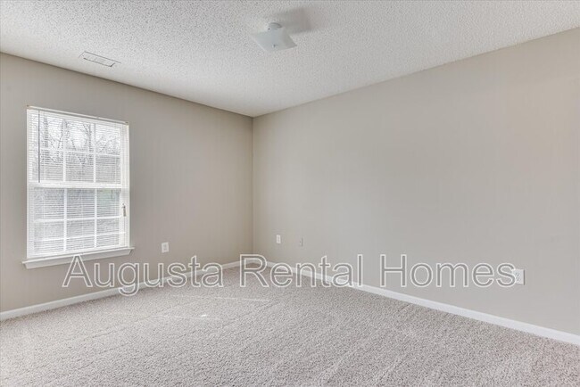 Building Photo - 320 Peachtree St