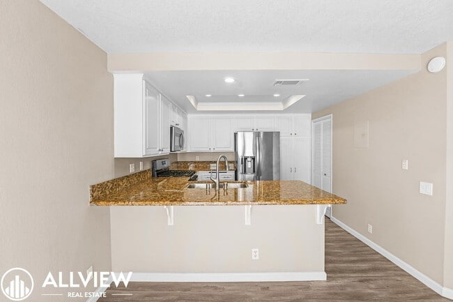 Building Photo - 2 Bedroom, 2 Bathroom Updated Townhome in ...