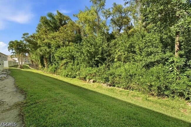 Building Photo - 3630 Pine Oak Cir