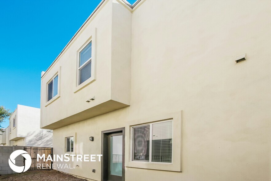 Building Photo - 2000 N 36th St