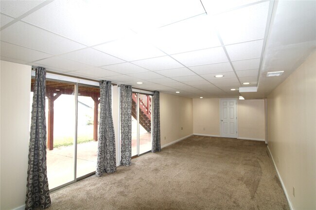 Building Photo - 736 Henry Ave