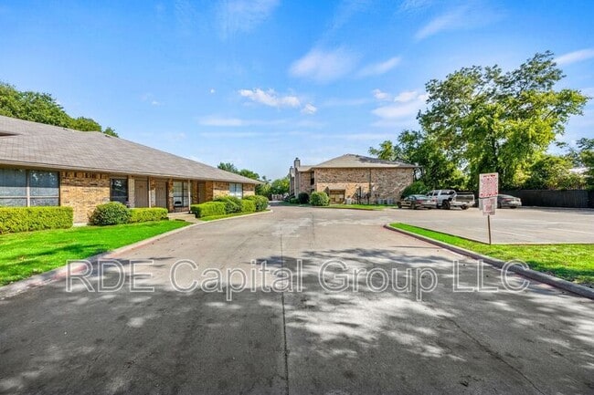 Building Photo - 1939 Cranford Dr