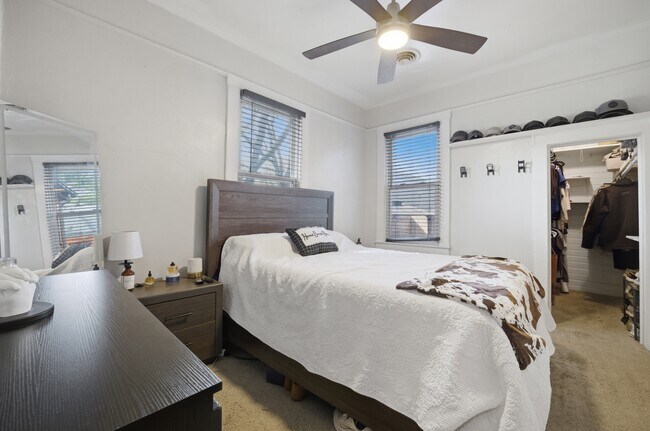 Building Photo - 1080 Green St