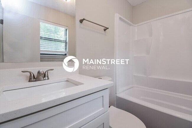 Building Photo - 3 Bedroom Pet-Friendly Home in Snellville, GA with Main Street Renewal