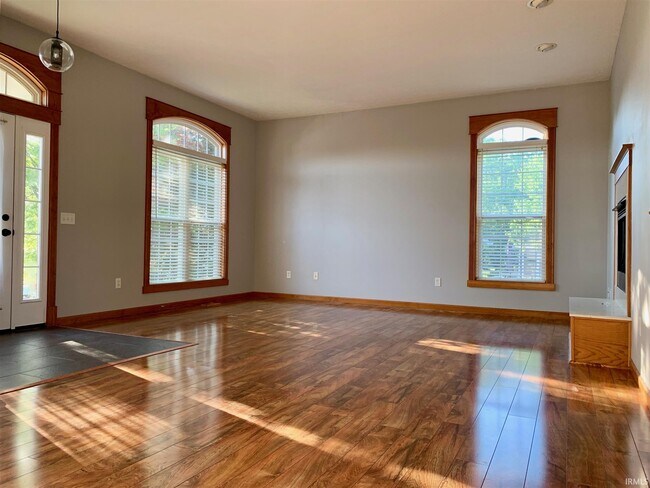 Building Photo - 1209 W Aspen Ct