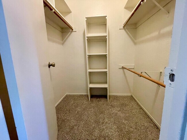 Building Photo - 1645 Pyrenees Ave