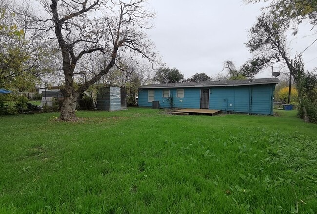 Building Photo - 4 Bedroom 2 bath in Valley High