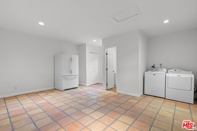 Building Photo - 3760 Beethoven St