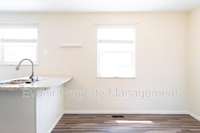 Building Photo - 790 Branford Rd