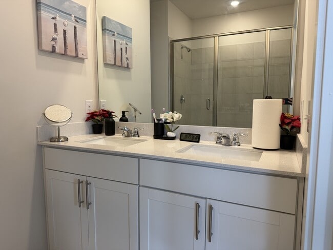 Building Photo - 213 Tartan Dr