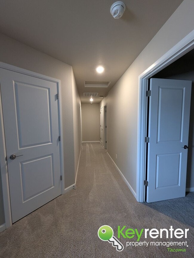 Building Photo - Spacious Northeast Tacoma 3 Bedroom Home for Rent Near Browns Point