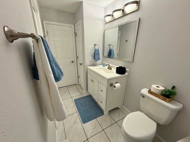 Building Photo - 17529 Silverwood Way