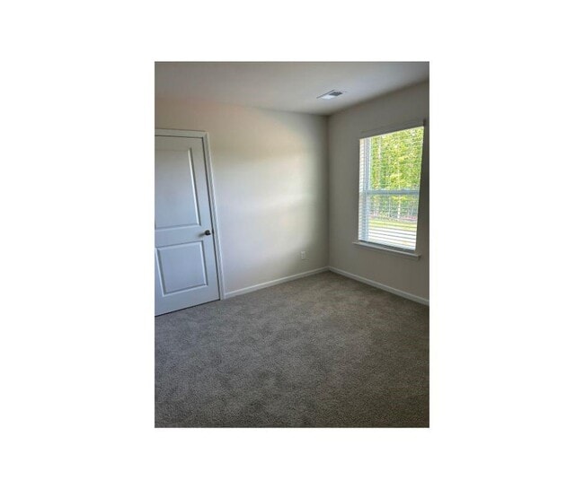 Building Photo - 1215 37th Ave Lane NE