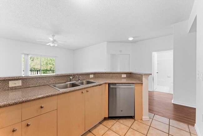 Building Photo - 310 Crestwood Cir