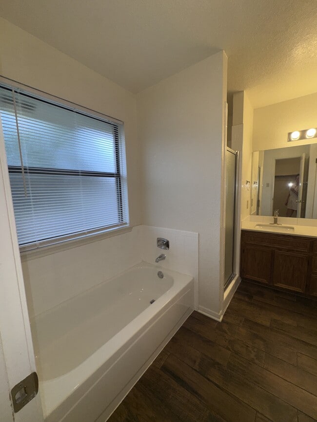 Building Photo - 1801 Thomas Ct