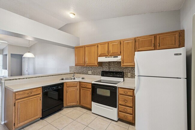 Building Photo - 2/1.5 Condo With Screened Patio in Conway Area