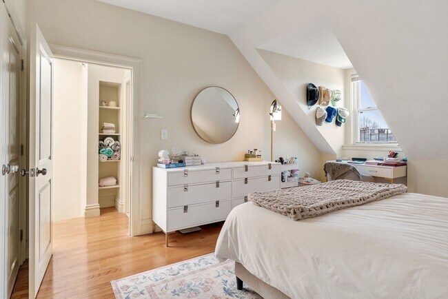 Building Photo - 70 Rutland St