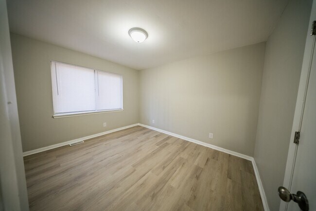 Building Photo - 209 Johnson St