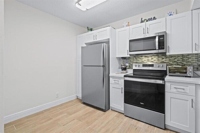 Building Photo - 8851 Wiles Rd