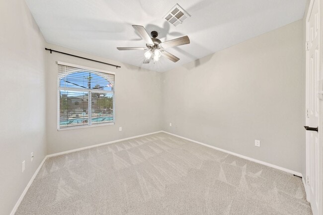 Building Photo - HENDERSON BEAUTIFUL 2-STORY TOWNHOME WITH ...