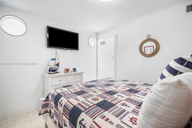 Building Photo - 7135 Collins Ave