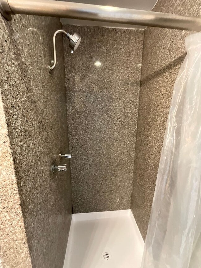 Building Photo - Studio Apartment - North Hollywood -Move I...