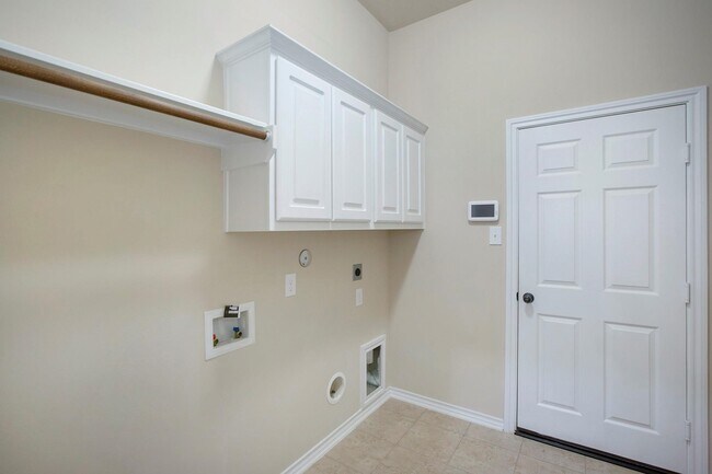 Building Photo - 23919 Via Renata Dr