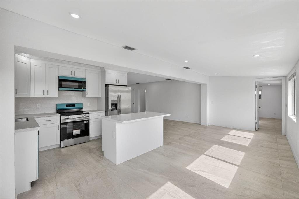 Building Photo - 1120 Mango Is