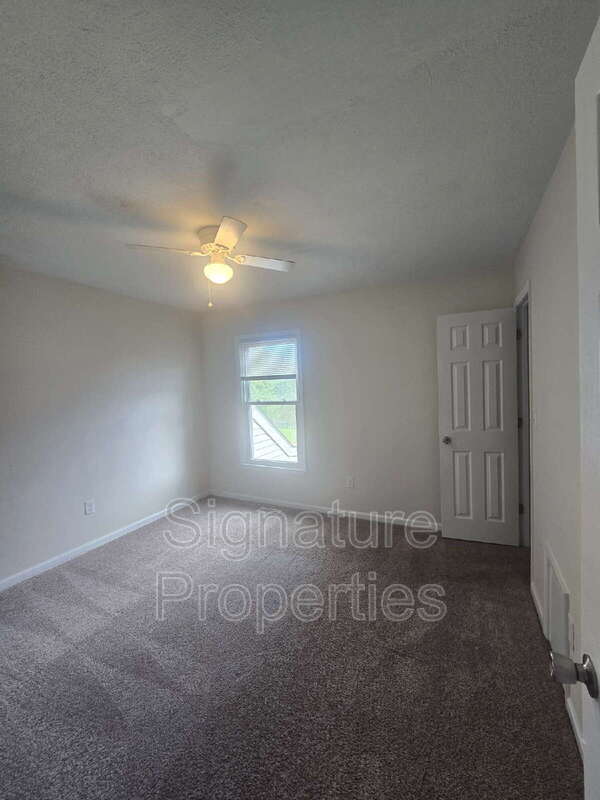 Building Photo - 3831 Buchanan Dr