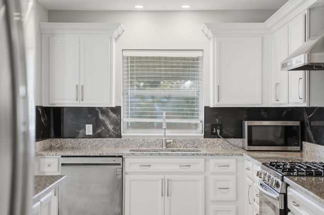 Building Photo - 725 Patricia Ave