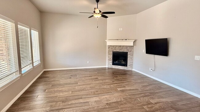 Building Photo - Gorgeous Newer Build! 3 Bed 2 Bath in Deer Creek Schools